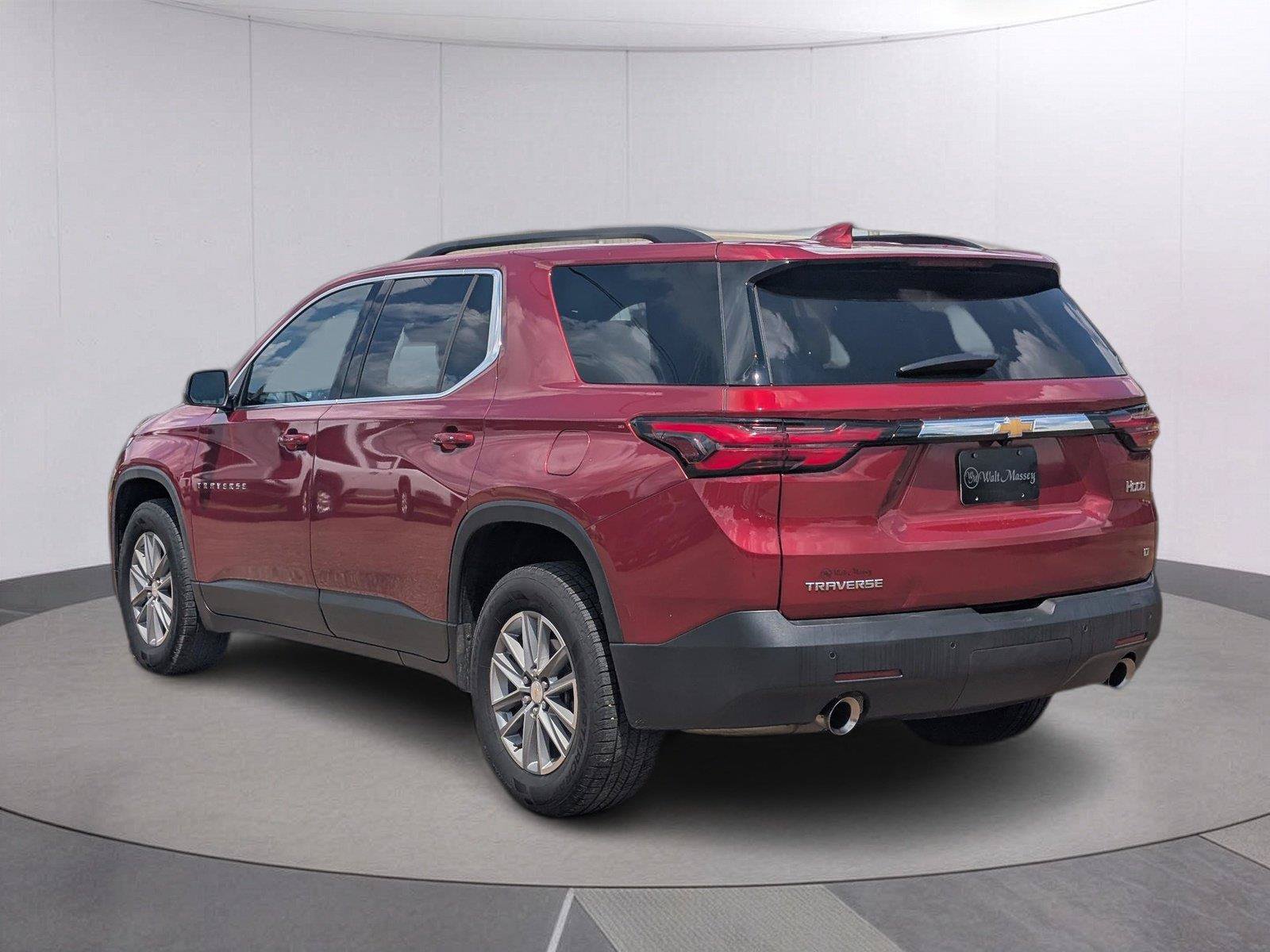 Used 2023 Chevrolet Traverse LT FWD image 3