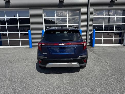 Used 2024 Kia Seltos EX FWD image 3