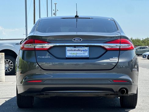 Used 2017 Ford Fusion SE FWD image 5