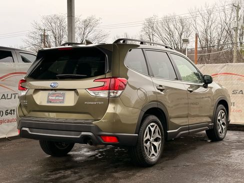 Used 2022 Subaru Forester Premium image 9