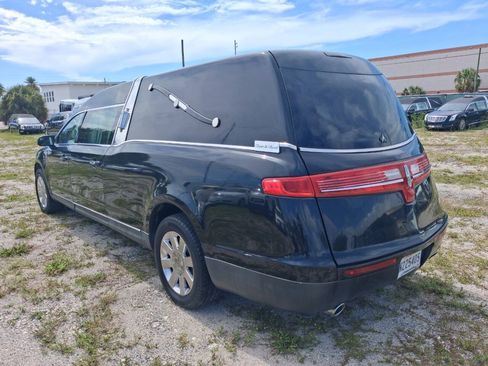 Used 2013 Lincoln MKT AWD image 8