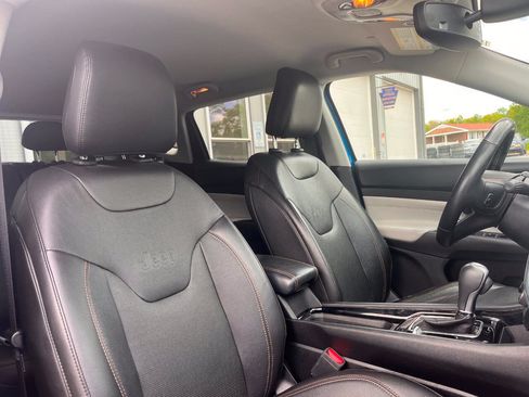 Used 2022 Jeep Compass Limited AWD/4WD image 11