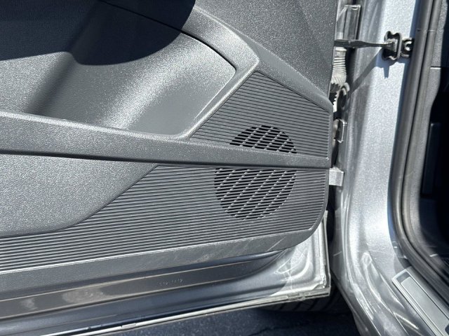 Certified 2025 Volkswagen Taos SE FWD image 22