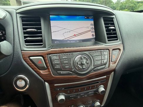 Used 2019 Nissan Pathfinder Platinum FWD image 17