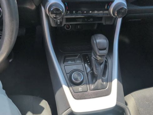 Used 2021 Toyota RAV4 LE image 14