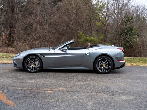 Used 2017 Ferrari California T image 4