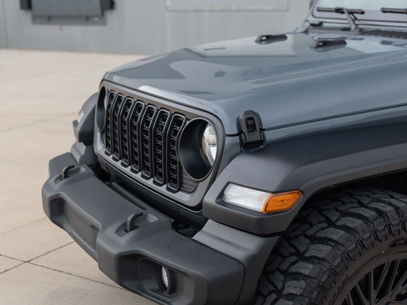Used 2024 Jeep Wrangler Unlimited Sport AWD/4WD image 12