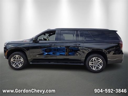 Certified 2025 Chevrolet Suburban Z71 image 2