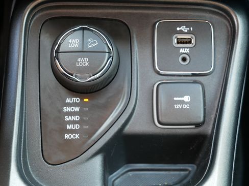 Used 2019 Jeep Compass Trailhawk w/ Leather Interior Group AWD/4WD image 32