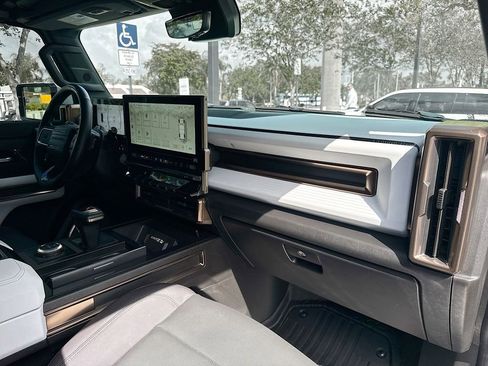 Used 2025 GMC Hummer EV 2X image 31
