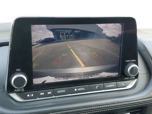 Used 2025 Nissan Rogue SV AWD/4WD image 16