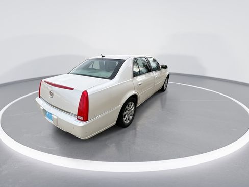 Used 2008 Cadillac DTS w/ Sun And Sound Package image 8