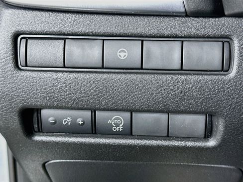 Used 2023 Nissan Rogue SV FWD image 17