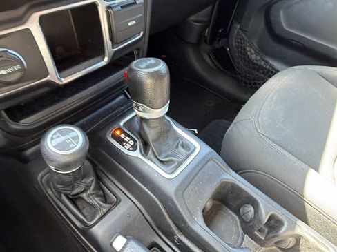 Used 2023 Jeep Wrangler Unlimited Sport AWD/4WD image 31
