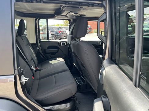 Used 2023 Jeep Gladiator Sport AWD/4WD image 24