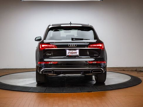 Used 2023 Audi Q5 2.0T Premium w/ Convenience Package image 3