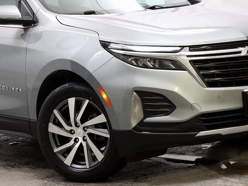 Used 2023 Chevrolet Equinox LT image 3