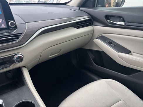 Used 2025 Nissan Altima 2.5 SV image 35