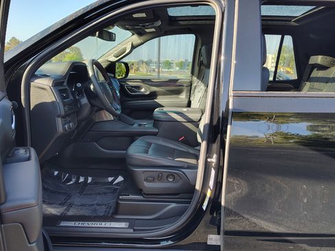 Used 2023 Chevrolet Tahoe RST image 8