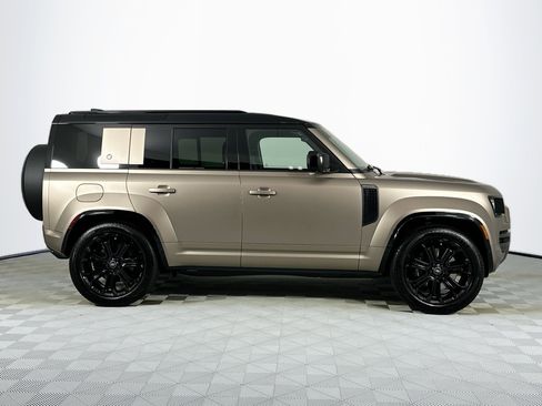 Used 2025 Land Rover Defender 110 image 4