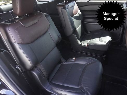 Used 2023 Ford Explorer Platinum w/ Technology Package image 27