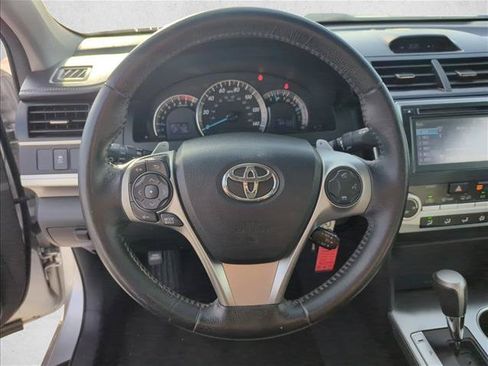 Used 2014 Toyota Camry SE FWD image 10