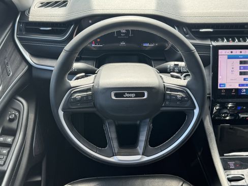 Used 2023 Jeep Grand Cherokee L Limited w/ Luxury Tech Group II image 15