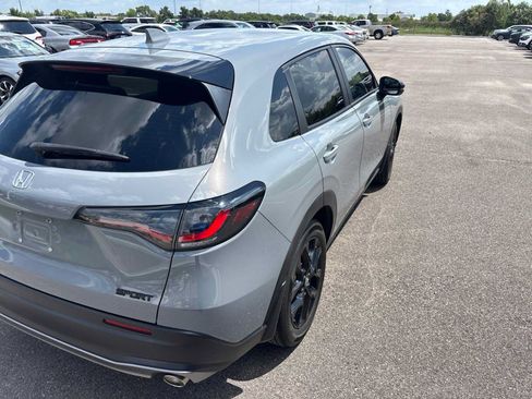Used 2025 Honda HR-V Sport image 3