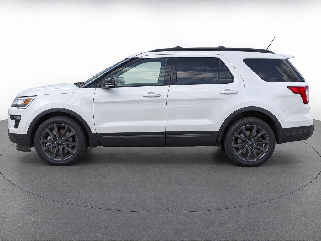 Used 2018 Ford Explorer XLT w/ XLT Appearance Package AWD/4WD image 4