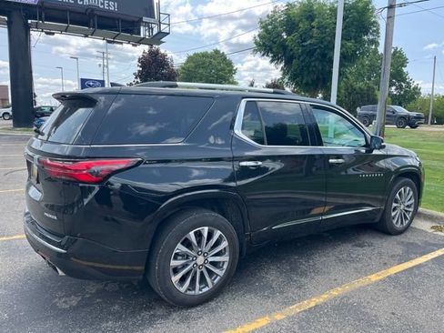 Used 2023 Chevrolet Traverse Premier AWD/4WD image 2