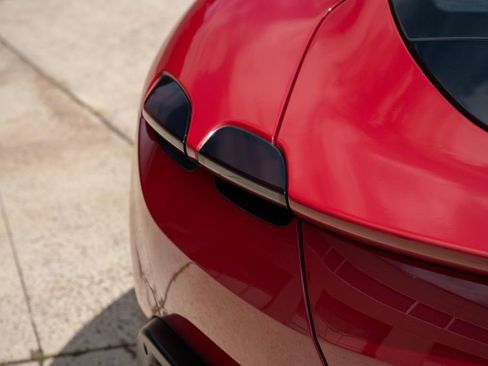Certified 2022 Ferrari Roma RWD image 22