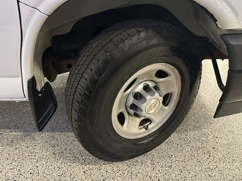 Used 2018 Chevrolet Express 2500 image 24