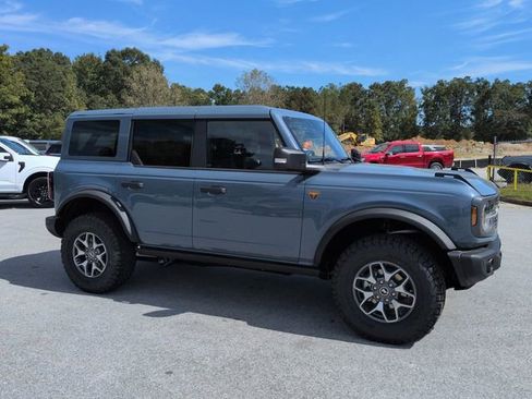 New 2025 Ford Bronco Badlands image 2