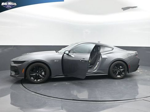 Used 2025 Ford Mustang GT RWD image 28