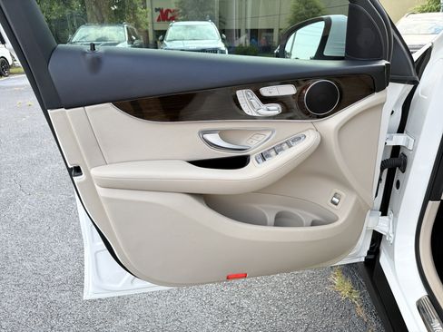 Used 2022 Mercedes-Benz GLC 300 image 12