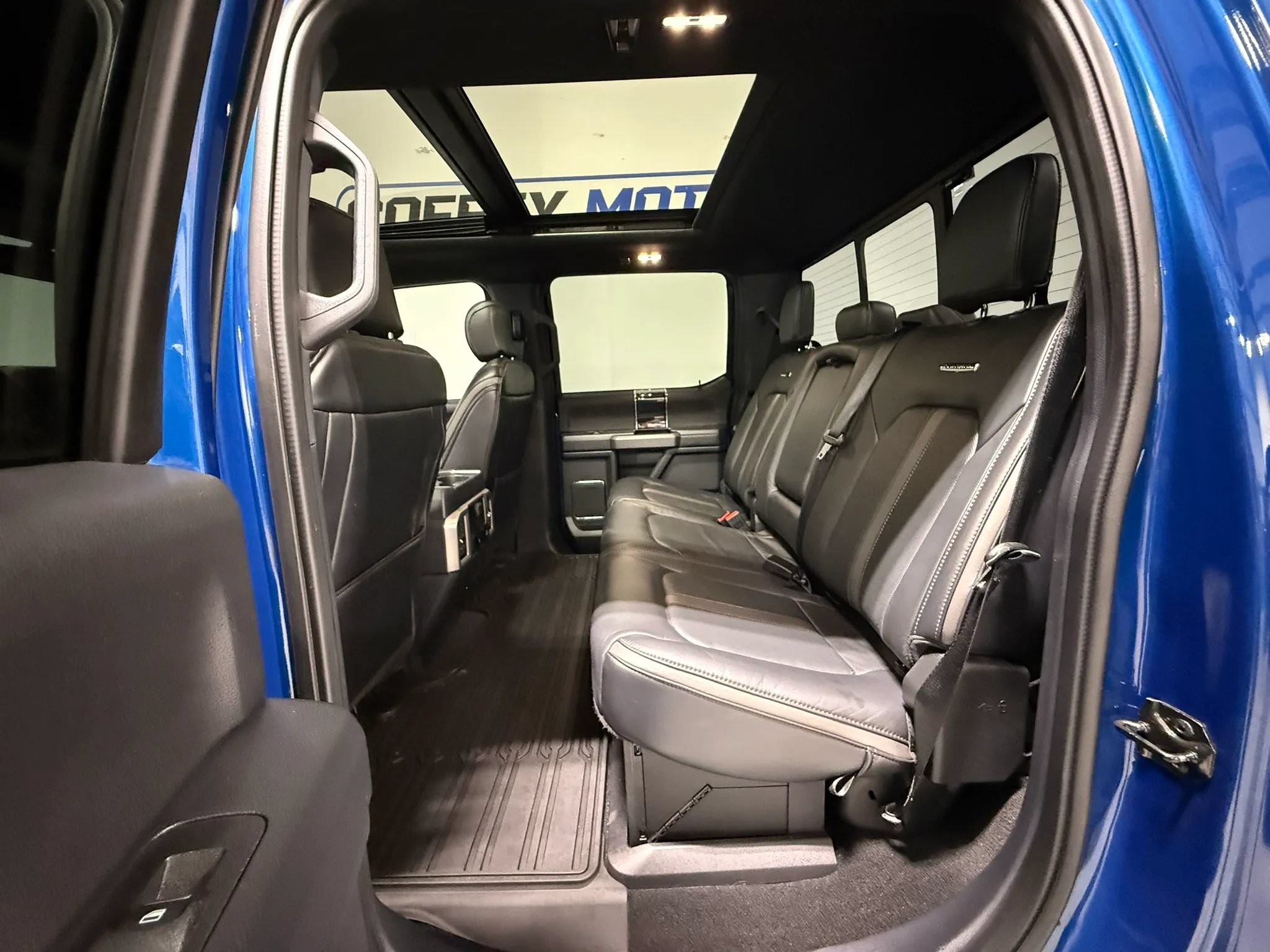 Used 2022 Ford F250 Platinum w/ FX4 Off-Road Package AWD/4WD image 14