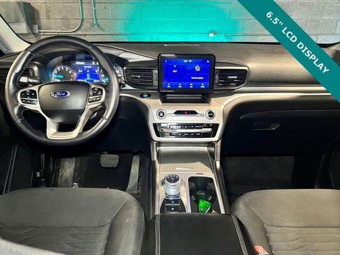 Used 2020 Ford Explorer XLT image 3