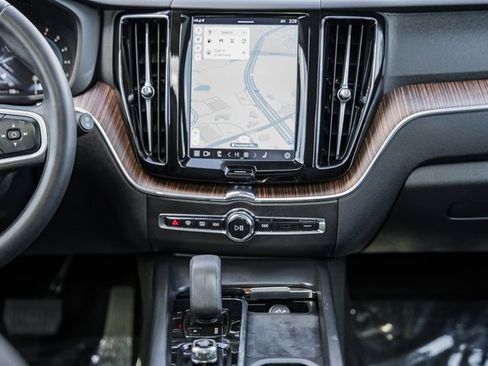 Certified 2022 Volvo XC60 B5 Momentum w/ Climate Package image 20