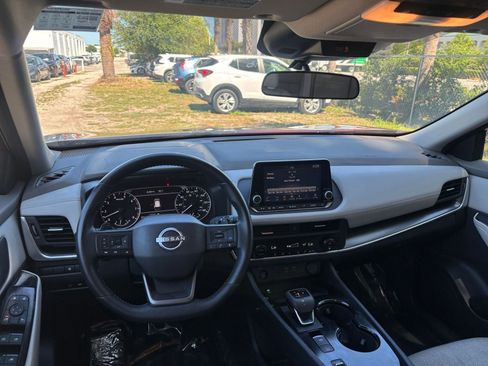 Used 2025 Nissan Rogue SV FWD image 35