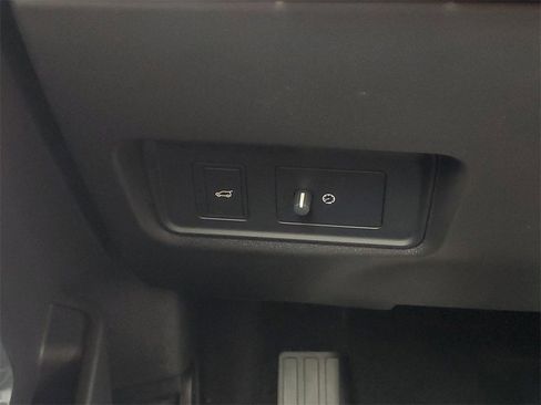 Used 2024 Jaguar E-PACE R-Dynamic SE image 13