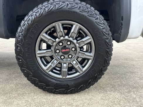 Certified 2025 GMC Sierra 1500 AT4X AWD/4WD image 21