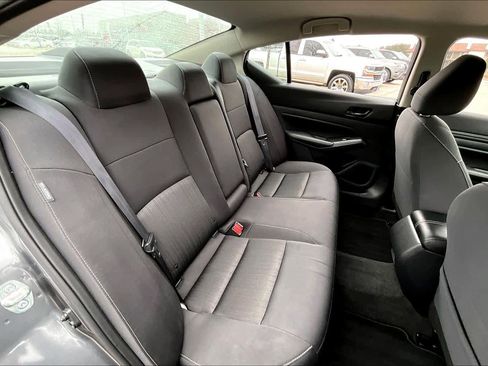 Used 2025 Nissan Altima 2.5 SV image 19