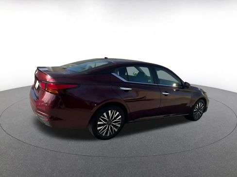 Used 2025 Nissan Altima 2.5 SV image 15