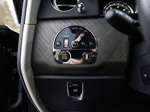 Certified 2019 Rolls-Royce Cullinan image 34