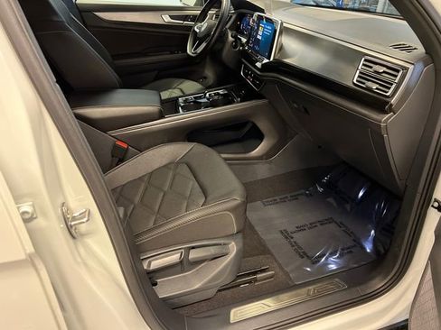Certified 2025 Volkswagen Atlas Cross Sport SE image 11