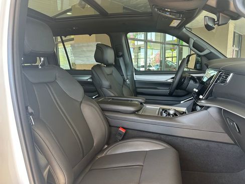 New 2026 Jeep Grand Wagoneer Limited AWD/4WD image 5