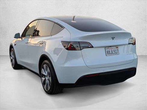 Used 2021 Tesla Model Y Long Range image 8