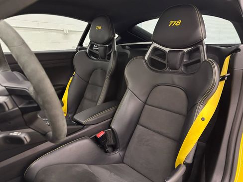 Used 2021 Porsche 718 Cayman image 11