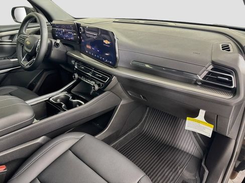 New 2027 Chevrolet Traverse LT w/ Sun and Wheel Package FWD image 31
