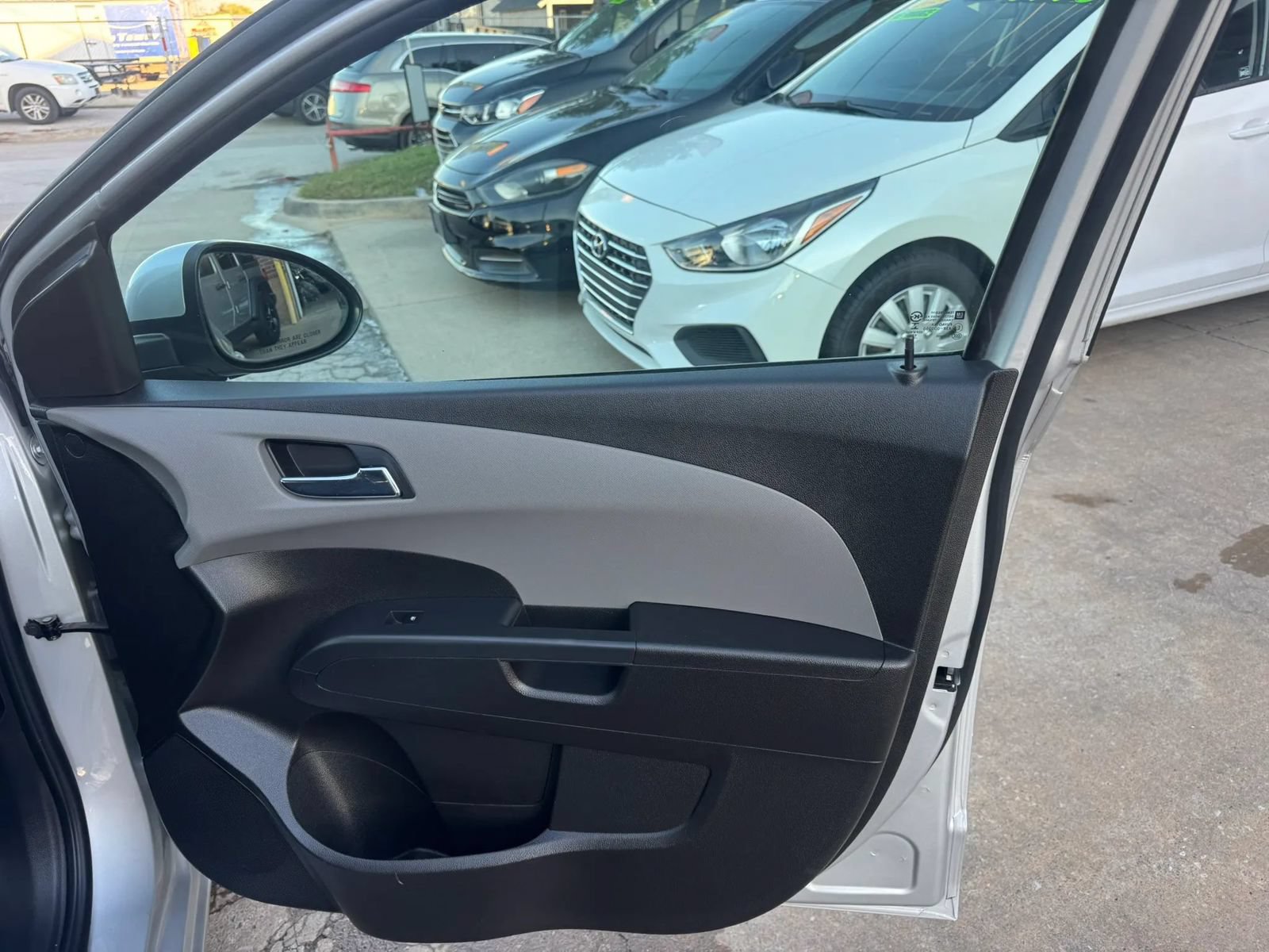 Used 2017 Chevrolet Sonic LT FWD image 11